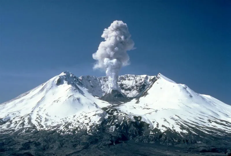 MSH82_st_helens_plume_from_harrys_ridge_05-19-82